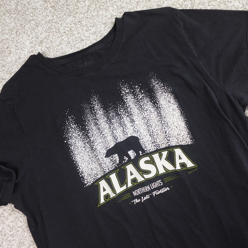 Del Sol Alaska Northern Lights Polar Bear Graphic T-Shirt Black 2XL